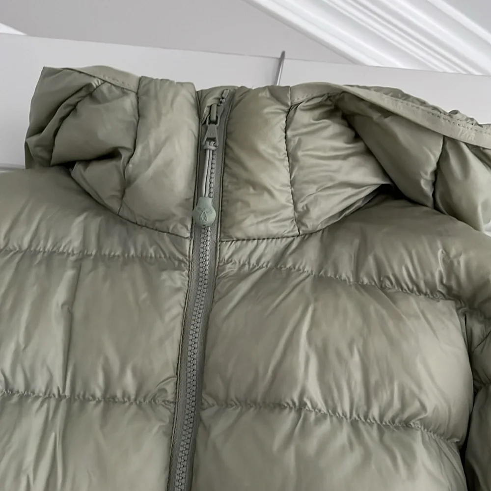 TNA Sage Green Puffer Jacket New Little Puff Packable Aritzia Medium - Picture 3 of 10